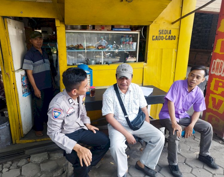 Bhabinkamtibmas Sambang Warga Dalam Rangka Cooling System Jelang Pilkada