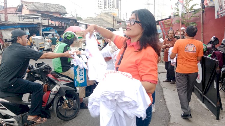 Jum’at Berkah, Team Pemenangan GRI Untuk Mas Pram-Bang Doel Bagikan Nasi Box
