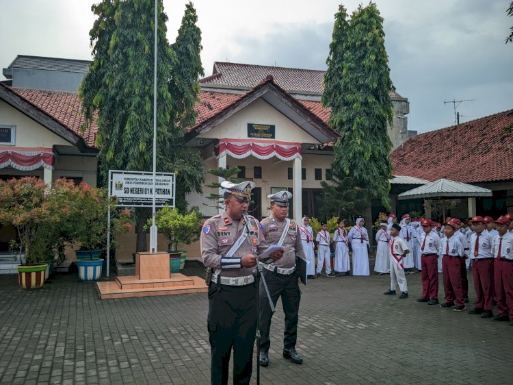 Kanit Kamsel Satlantas Jadi Pembina Upacara SDN 01 Kepatihan Wiradesa