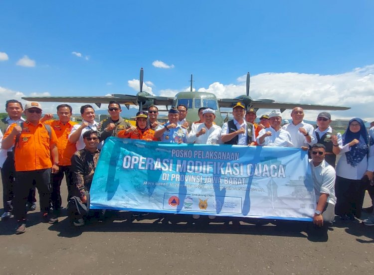Cegah Banjir di Jawa Barat, Lanud Husein Sastranegara Dukung Operasi Modifikasi Cuaca