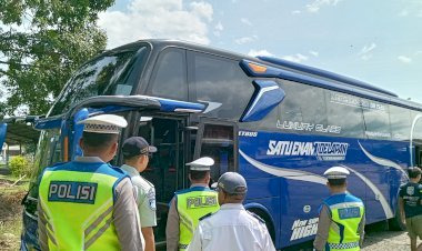 Satlantas Polres Pekalongan Bersama Tim Gabungan Laksanakan Ramp Check dan Pemeriksaan Kesehatan Pengemudi Bus