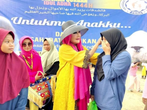 Kepedulian Aktris Erna Santoso Terhadap Anak Kurang Mampu