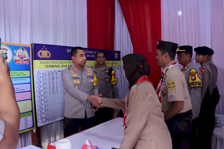 Kapolres Metro Jakbar Cek Pos Terpadu di Terminal Kalideres, Pastikan Pengamanan Arus Mudik 2025