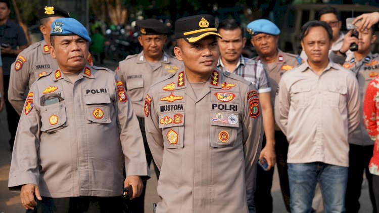 Kapolres Metro Bekasi Kawal Keberangkatan Massa Buruh Menuju Monas, Pastikan Keselamatan Sesuai Arahan Presiden RI