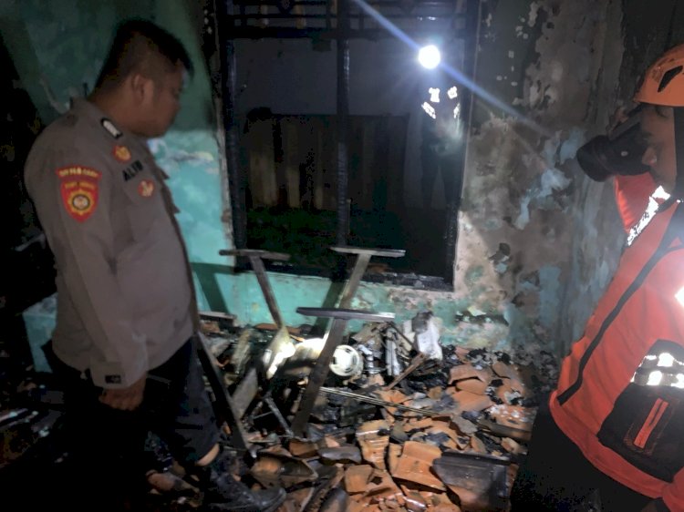 Diduga Adanya Kebocoran Gas, Warung di Kedungwuni Pekalongan Terbakar