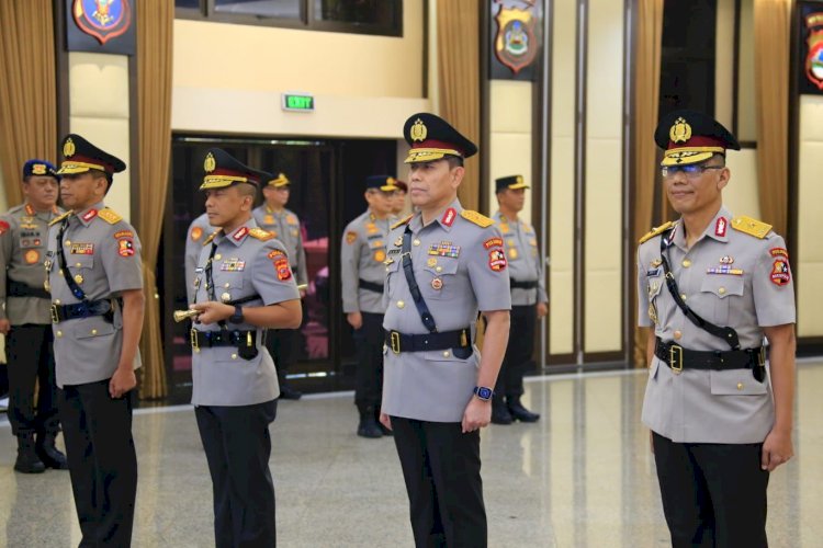 Kapolri Pimpin Upacara Serah Terima Jabatan Kapolda Jabar dan Kapusjarah Polri