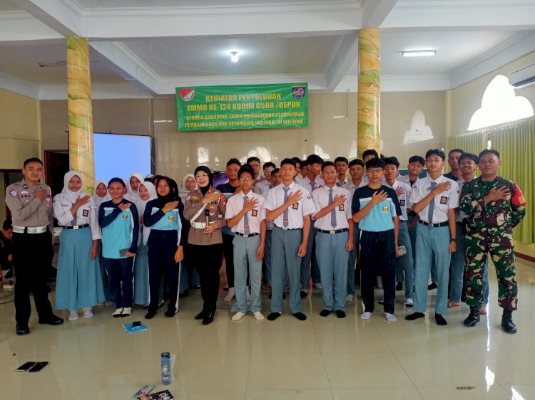Siswa SMAN 4 Depok Mendapat Materi UU Lalu Lintas Saat Kegiatan Non Fisik TMMD Ke-124 Kodim 0508/Depok