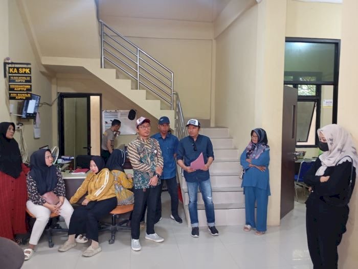 Puluhan Emak-emak dari Desa Wonokerto Datangi Mapolsek Wiradesa