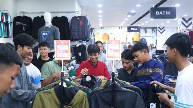 Kapolres Pekalongan Ungkapan Rasa Syukur, Ajak Anak Yatim Piatu Berbelanja