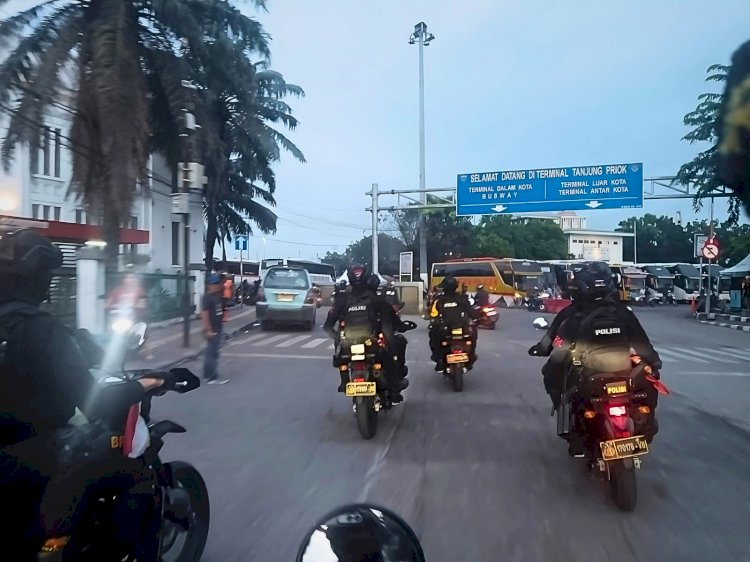 Brimob Polda Metro Jaya Dan Polres Metro Jakarta Utara Gelar Patroli Gabungan Ungkap Peredaran Narkoba Dan Tawuran