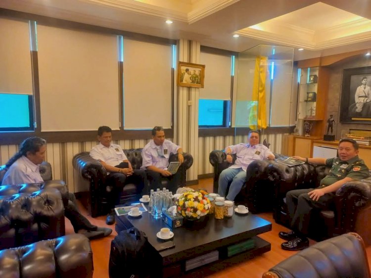 Komunikasi adalah Pertahanan: AMKI Pusat dan Pushubad Satu Visi