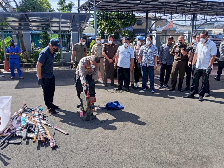 Kapolres Metro Jakarta Timur Hadiri Pemusnahan Barang Bukti di Kejari Jaktim: Komitmen Tegas Penegakan Hukum dan Perlindungan Masyarakat