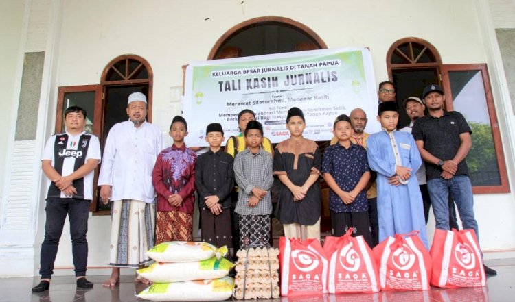 Keluarga Besar Jurnalis Tanah Papua Berikan Tali Kasih Kebutuhan Pokok di Jayapura