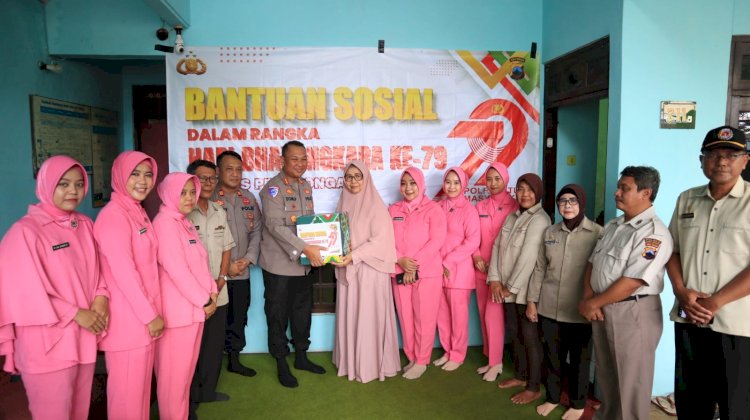 Kapolres Pekalongan Anjangsana ke AKBP (Purn) Umar Sanusi dalam Rangka Hari Bhayangkara Ke-79