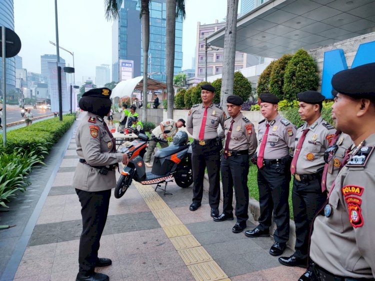 Personel Ditpamobvit Amankan CFD dan Baksos HUT Bhayangkara ke-79 di Bundaran HI