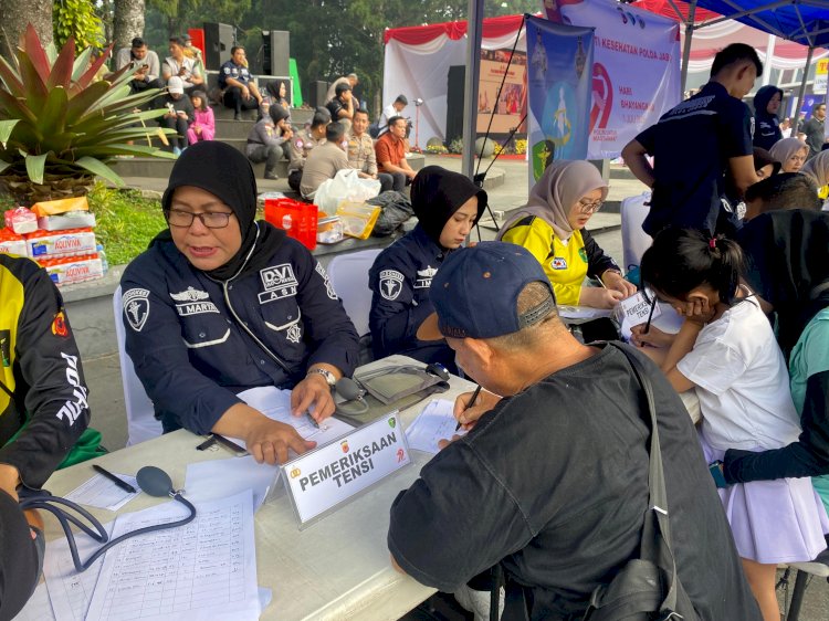 Wakapolda Jabar Sapa Warga di CFD Dago Cikapayang Bandung, Gelar berbagai Yan Gratis ke pengunjung