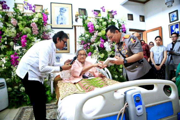 Kapolri Hadiri Perayaan Ulang Tahun ke-100 Ny. Meriyati Hoegeng, Simbol Kesetiaan dan Keteladanan