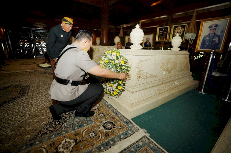 Setelah BJ Habibie, Hari ini Kapolri Ziarah ke Makam Presiden RI ke-2 Soeharto