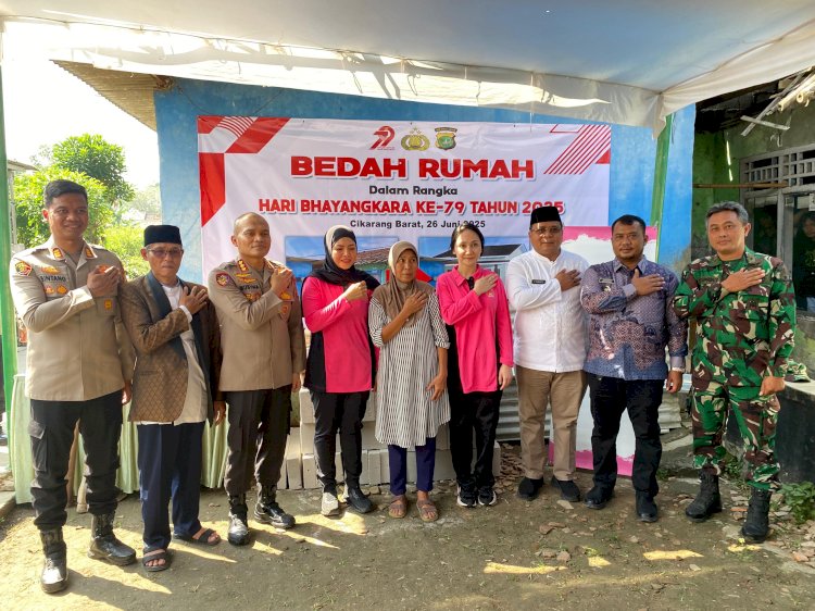 Kapolres Metro Bekasi Bakti Sosial Bedah Rumah dalam Rangka Hari Bhayangkara ke-79