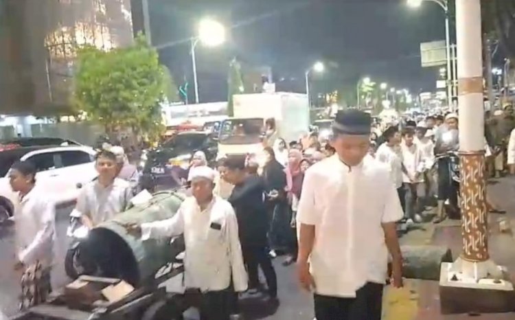 Pawai Obor Semarakkan Tahun Baru Islam 1 Muharram 1447 H di Kebon Jeruk