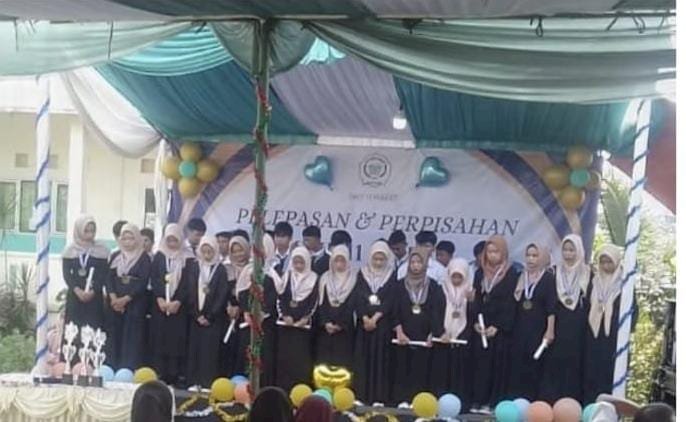 SMP Sebelas Maret Rayakan Perpisahan,    Rino Anggara S.Pd: Tahun Depan Adakan Bahasa Mandarin,    Ketua Pengurus Yayasan: Perlu Ada Donatur 