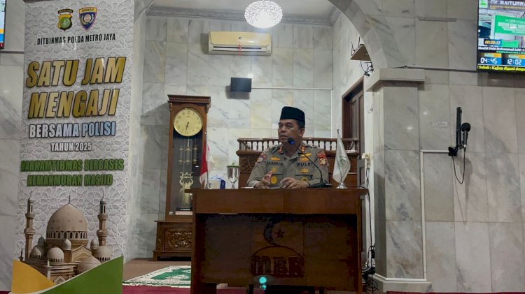 Polda Metro Jaya Gelar “Satu Jam Mengaji Bersama Polisi” di Masjid Jami Baiturrahmah Pondok Labu