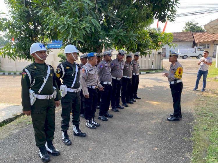 Propam Polres Pekalongan Cek Personil Jelang Operasi Patuh Candi 2025