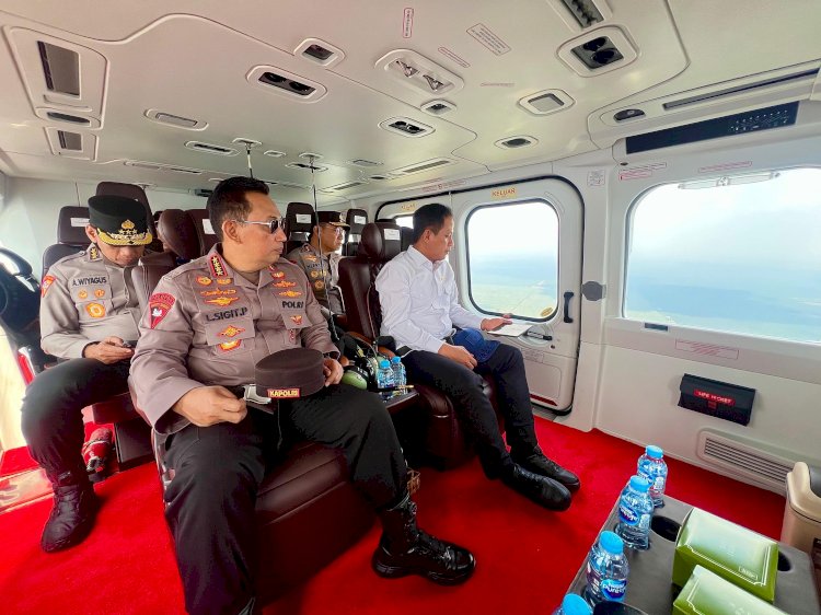 Kapolri Pantau Titik Api Via Udara, Cek Kesiapan Penanganan Karhutla di Riau