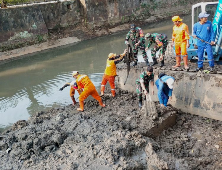 Dandim 0501/JP Pimpin Normalisasi Anak Sungai Ciliwung, Tekankan Pelestarian Lingkungan