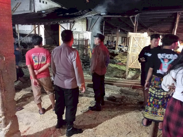 Respon Cepat Polisi Hadir di Tengah Musibah Kebakaran Oven Stik Kayu di Mojosongo