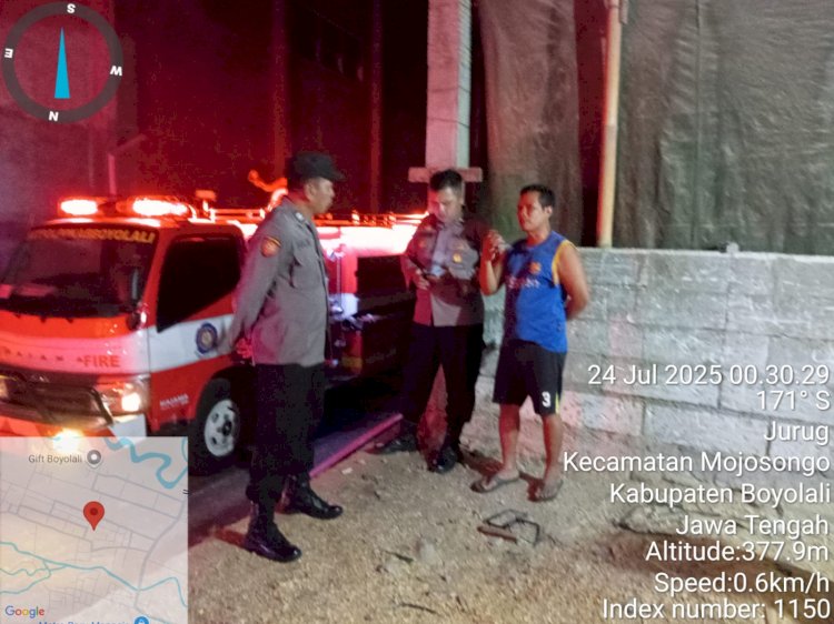 Respon Cepat Polisi Hadir di Tengah Musibah Kebakaran Oven Stik Kayu di Mojosongo