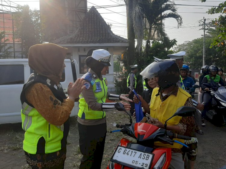 Polres Pekalongan Tindak Pelanggar di Tugu 0 Km Kajen dalam Giat Operasi Patuh Candi 2025