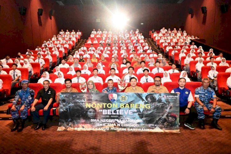 Tumbuhkan Patriotisme, Lanud Husein Sastranegara Ajak Siswa SMA 13 Bandung Nobar Film Perjuangan