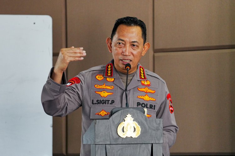 Tinjau Penanganan Karhutla Kalbar, Kapolri Ungkap Titik Api Terus Menurun